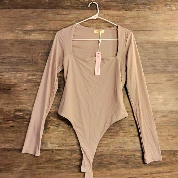 Quisen Chic Long Sleeve Tan Beige Bodysuit - Picture 1 of 6